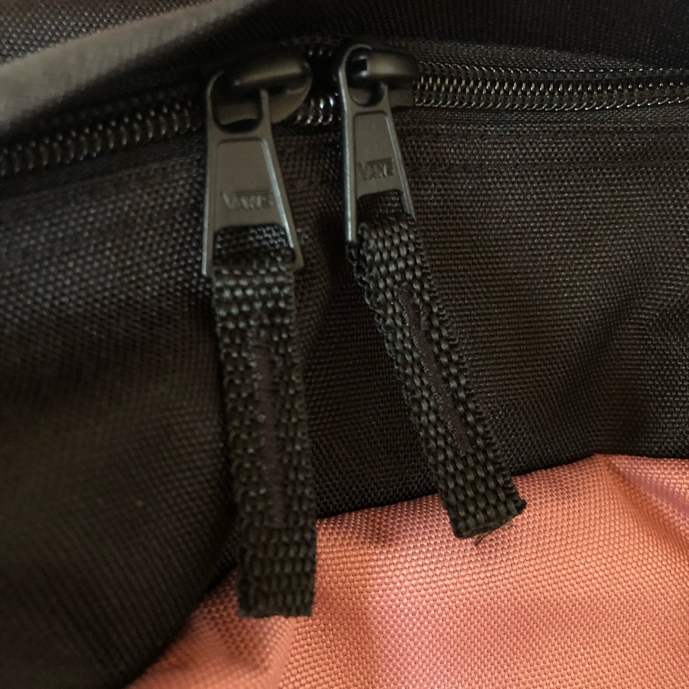 🎉SALE🎉 NWT Unisex Vans “Sporty Realm” backpack. - Picture 8 of 11